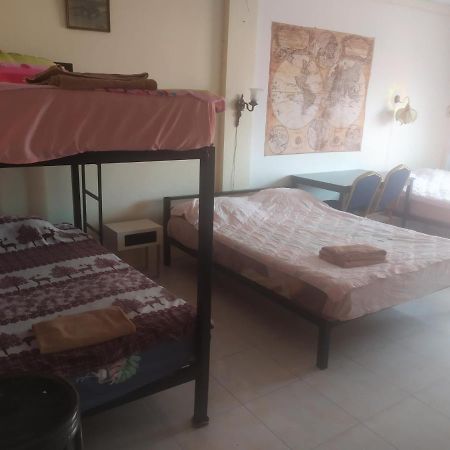 Artem'S Guesthouse Bãi biển Jomtien Ngoại thất bức ảnh