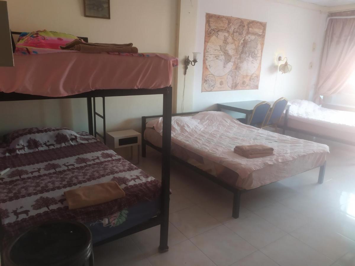 Artem'S Guesthouse Bãi biển Jomtien Ngoại thất bức ảnh