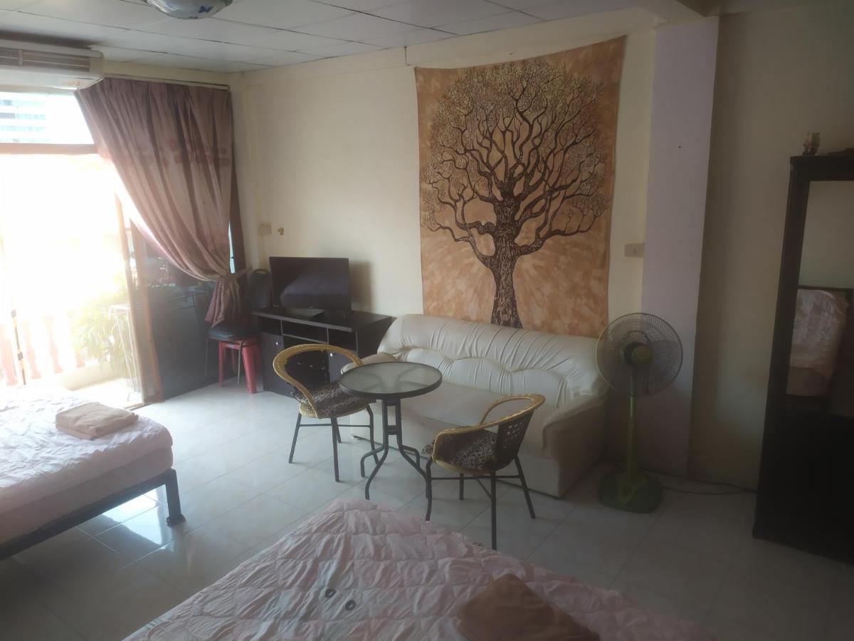 Artem'S Guesthouse Bãi biển Jomtien Ngoại thất bức ảnh
