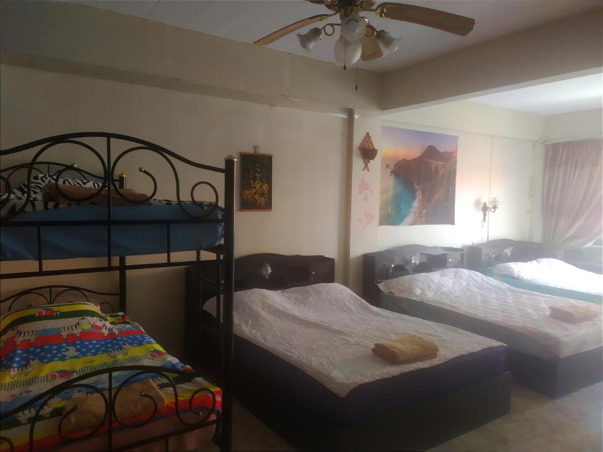 Artem'S Guesthouse Bãi biển Jomtien Ngoại thất bức ảnh
