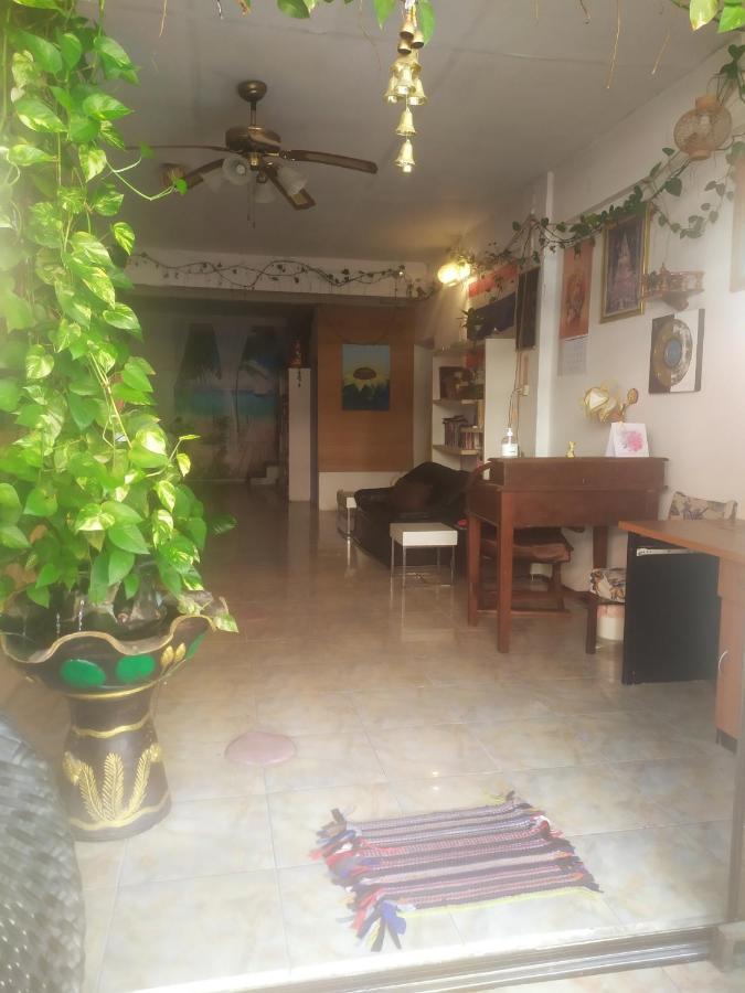 Artem'S Guesthouse Bãi biển Jomtien Ngoại thất bức ảnh