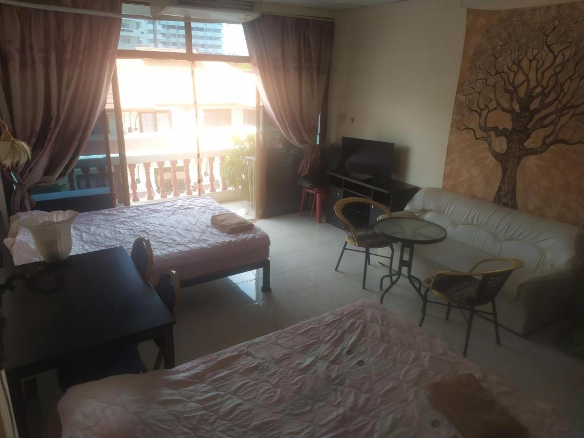 Artem'S Guesthouse Bãi biển Jomtien Ngoại thất bức ảnh
