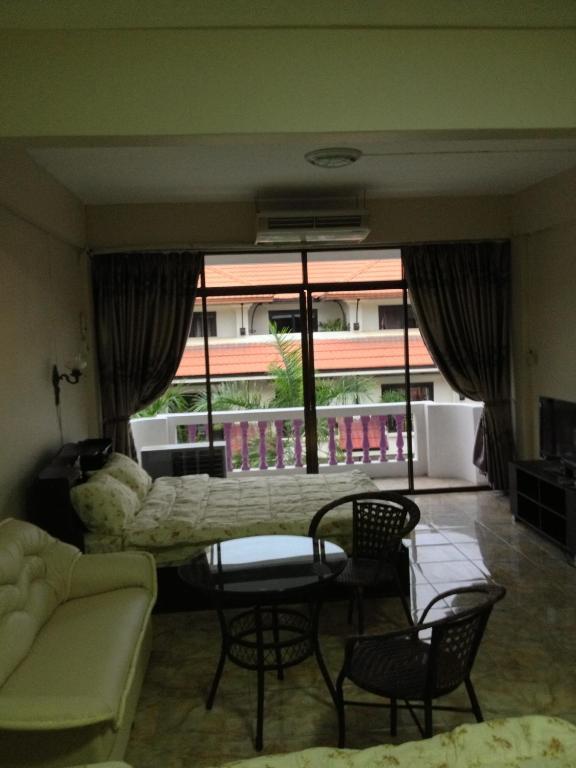 Artem'S Guesthouse Bãi biển Jomtien Ngoại thất bức ảnh
