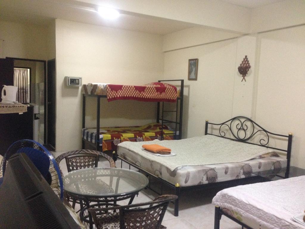 Artem'S Guesthouse Bãi biển Jomtien Ngoại thất bức ảnh