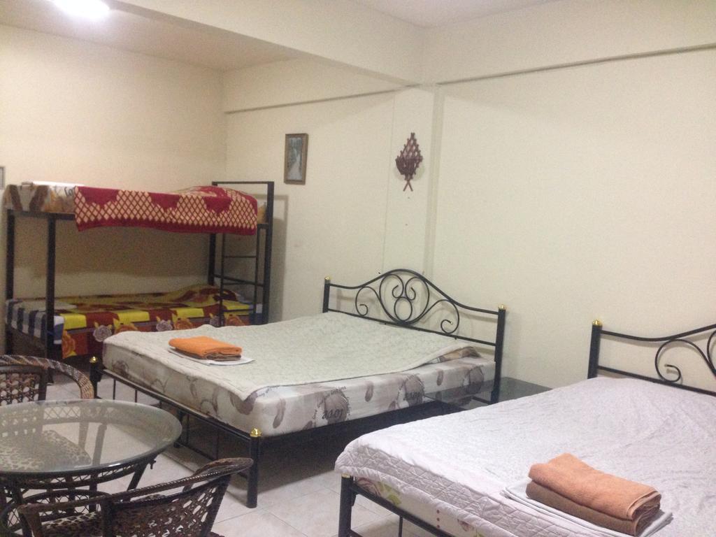 Artem'S Guesthouse Bãi biển Jomtien Ngoại thất bức ảnh
