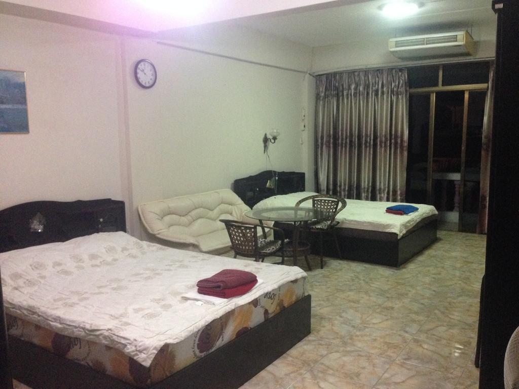 Artem'S Guesthouse Bãi biển Jomtien Ngoại thất bức ảnh