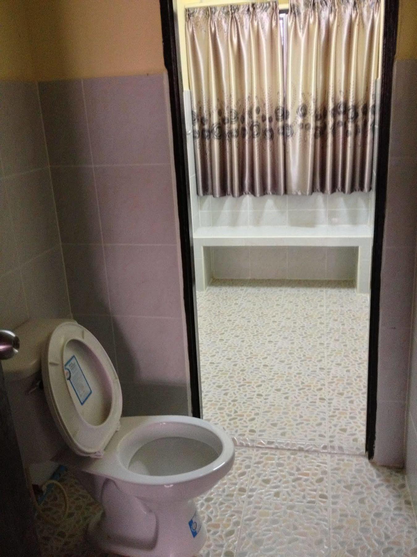 Artem'S Guesthouse Bãi biển Jomtien Ngoại thất bức ảnh