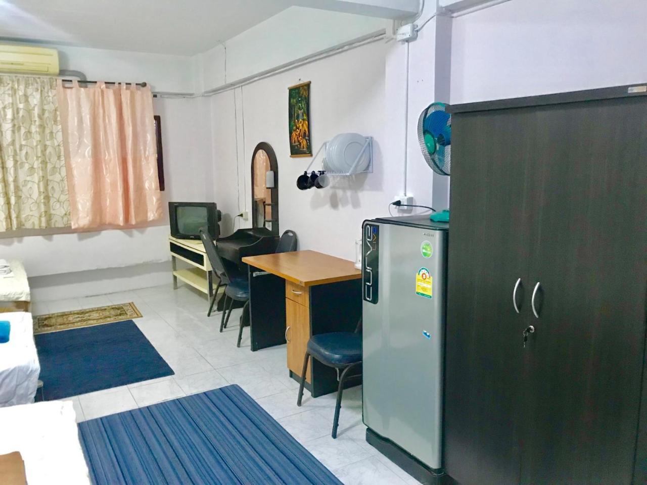 Artem'S Guesthouse Bãi biển Jomtien Ngoại thất bức ảnh