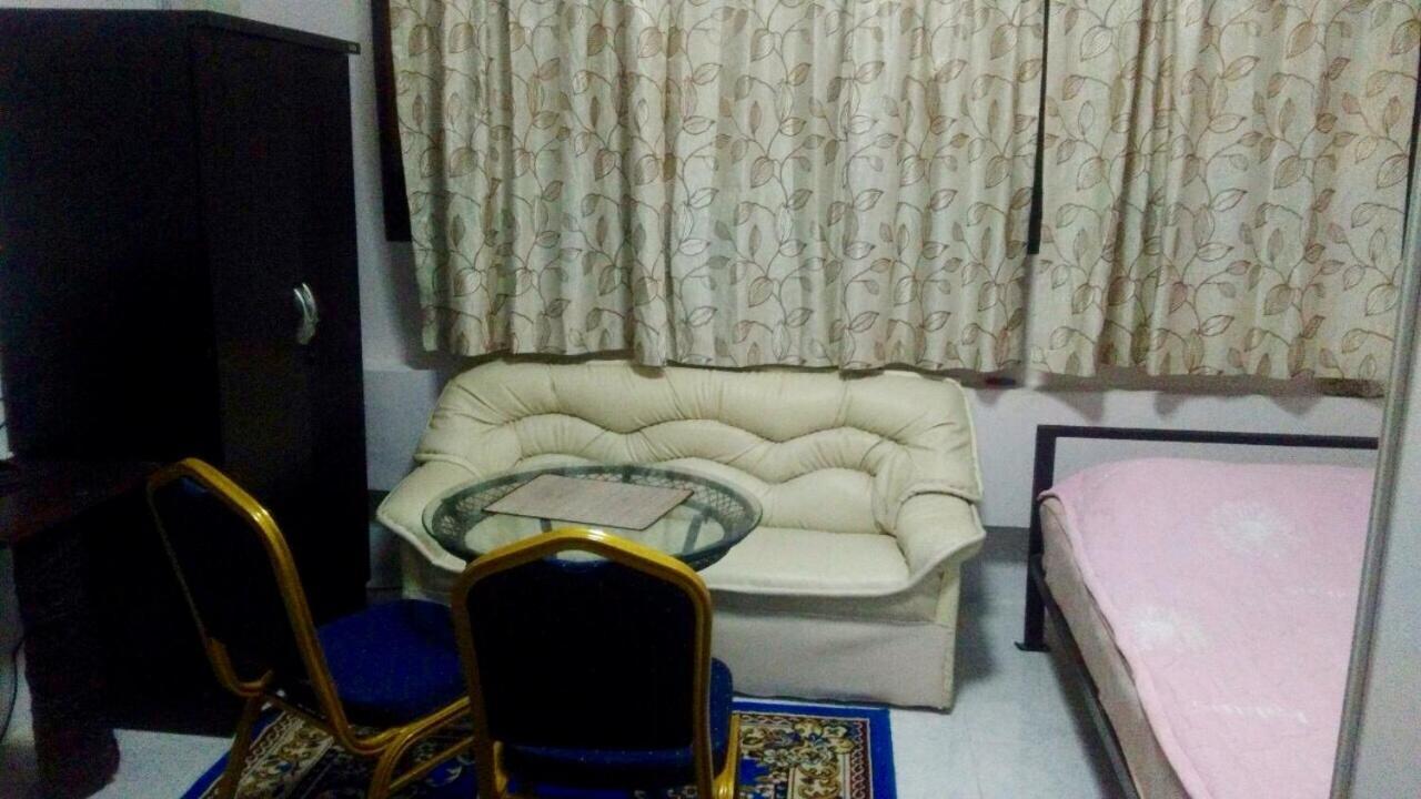 Artem'S Guesthouse Bãi biển Jomtien Ngoại thất bức ảnh