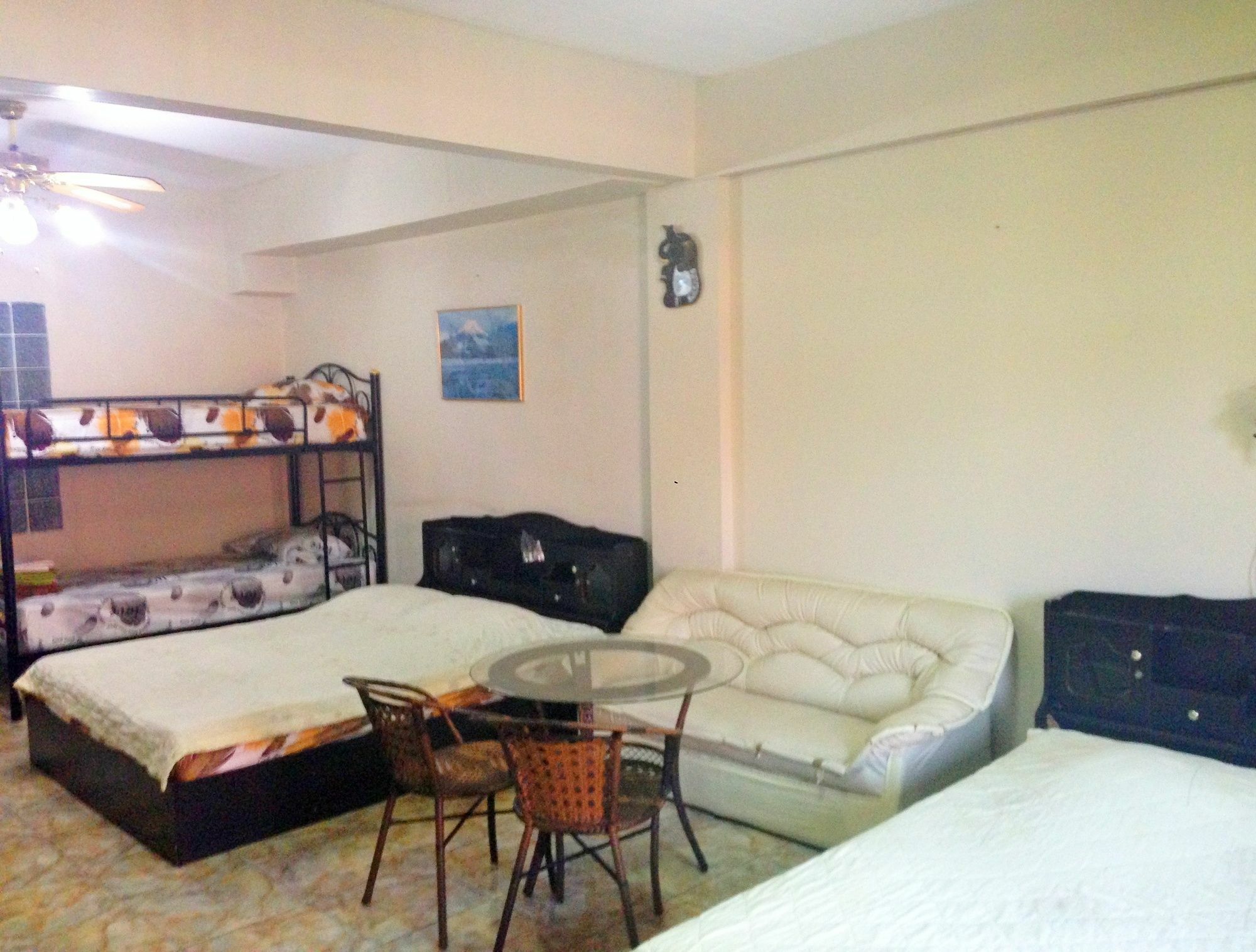 Artem'S Guesthouse Bãi biển Jomtien Ngoại thất bức ảnh