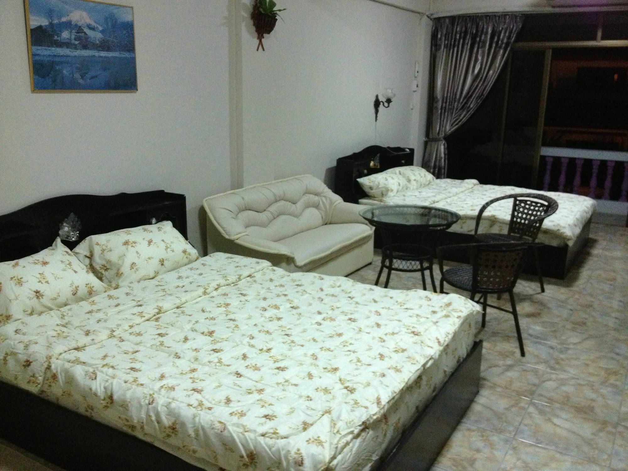 Artem'S Guesthouse Bãi biển Jomtien Ngoại thất bức ảnh