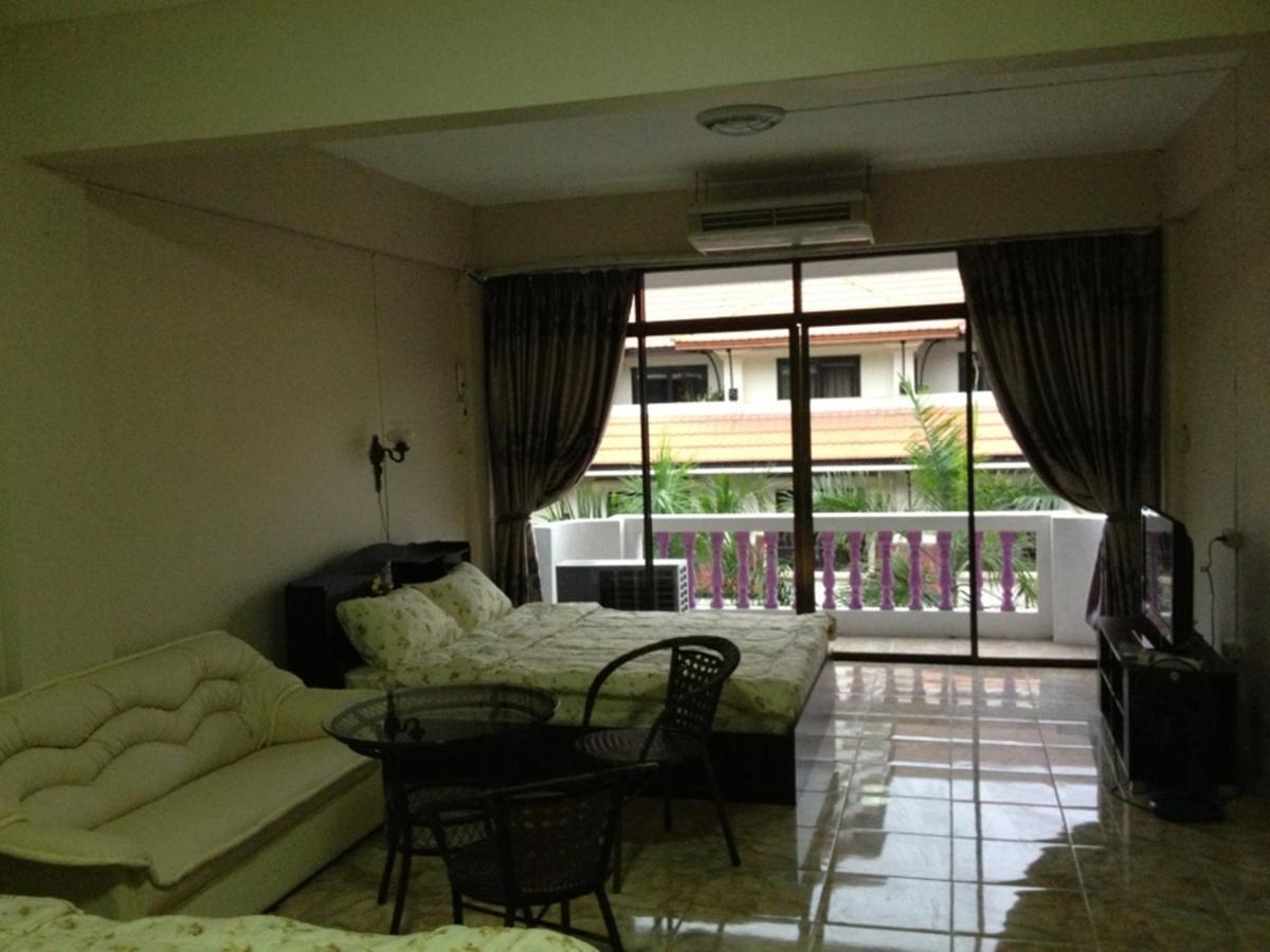 Artem'S Guesthouse Bãi biển Jomtien Ngoại thất bức ảnh